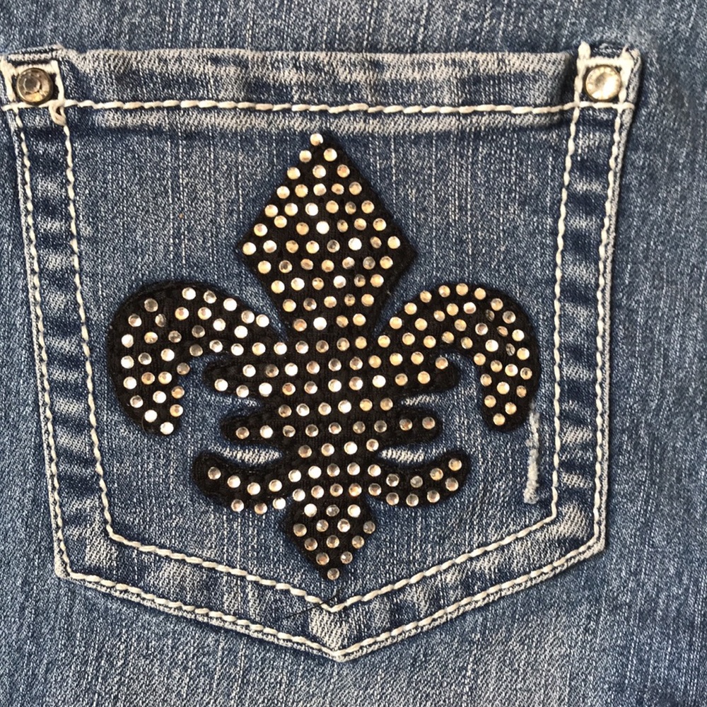 Red Rivet Distressed Cropped Jeans - Picture 12 of 16